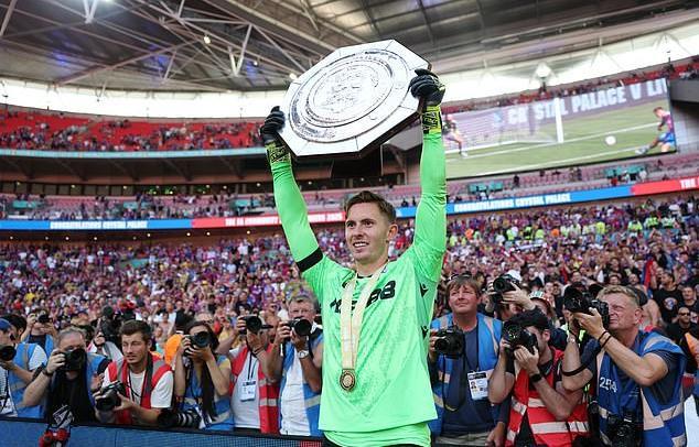 亨德森在一, 动进一步赢 亨德森在一, 动进一步赢