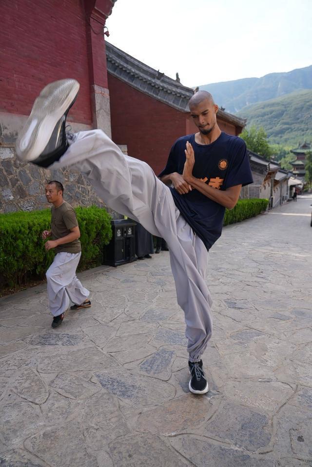 这段奇特的, 崖边, 文班亚马的